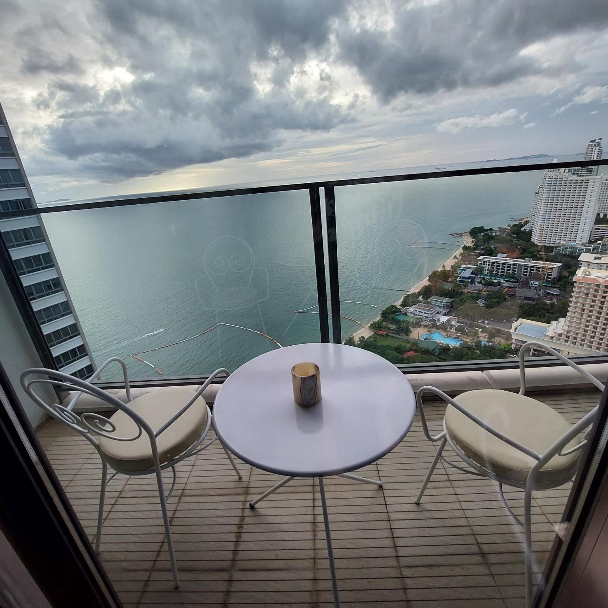 Sea View Apartment In Pattaya Buitenkant foto