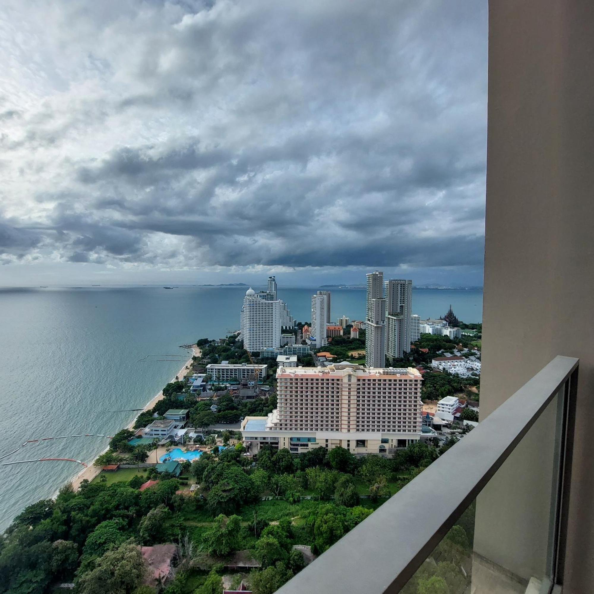 Sea View Apartment In Pattaya Buitenkant foto