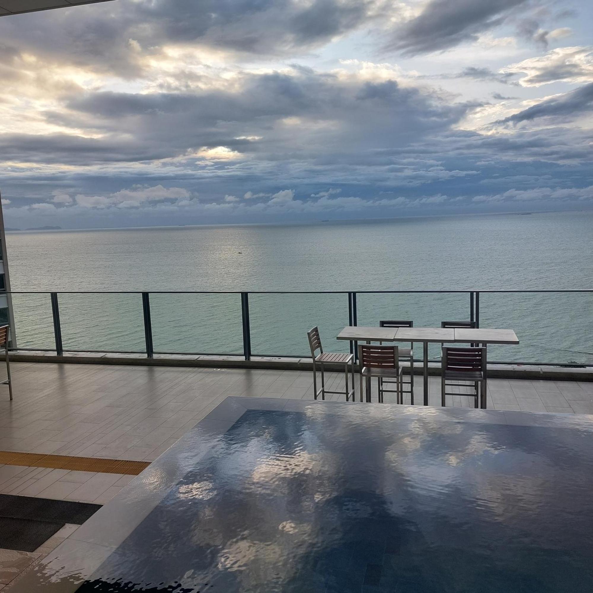Sea View Apartment In Pattaya Buitenkant foto