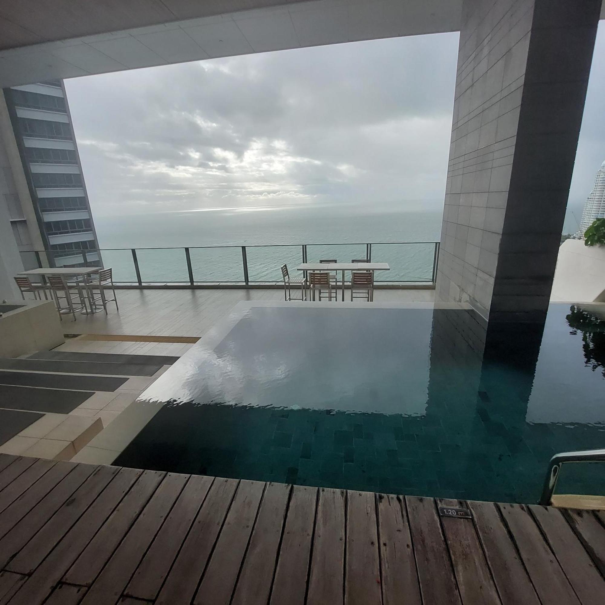 Sea View Apartment In Pattaya Buitenkant foto