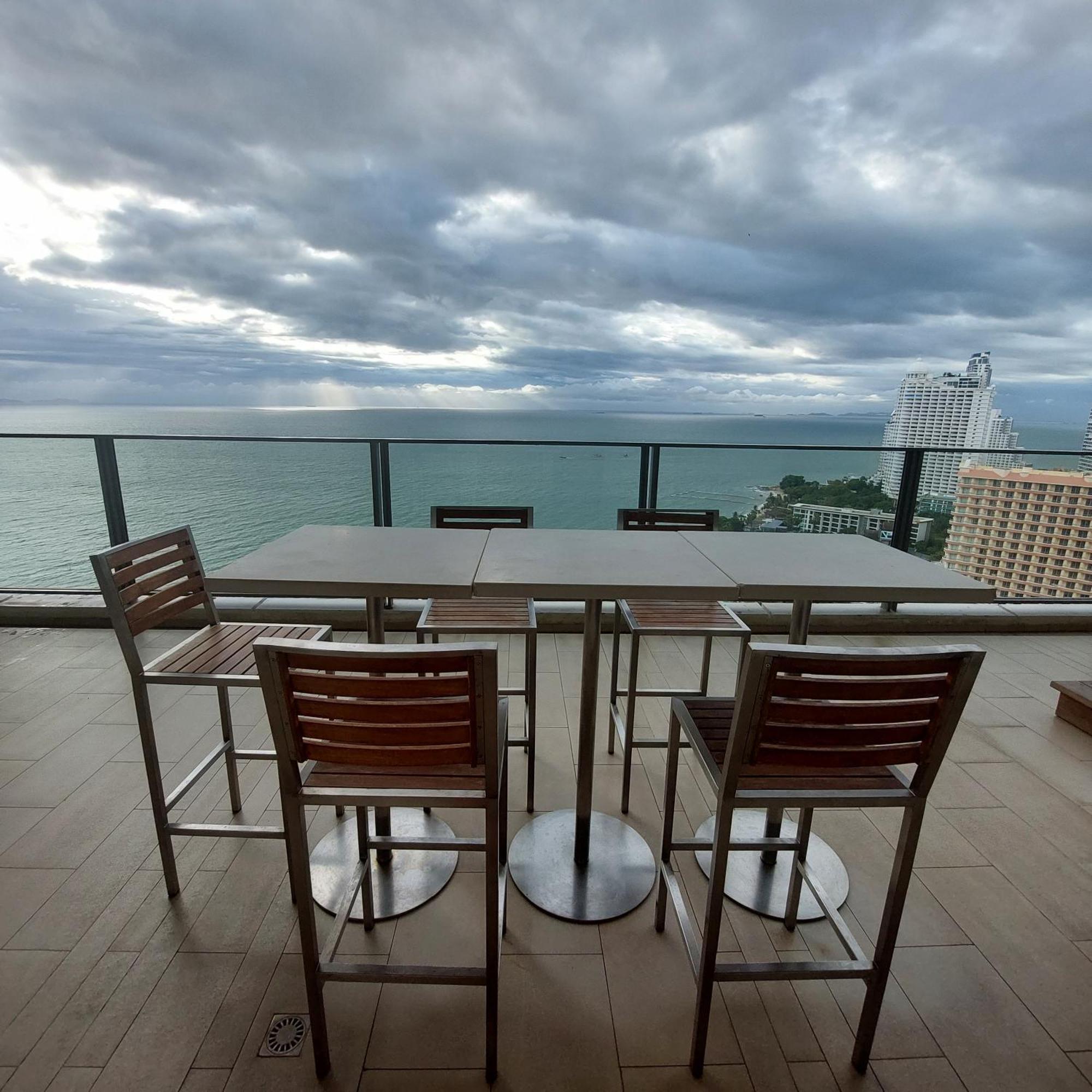 Sea View Apartment In Pattaya Buitenkant foto