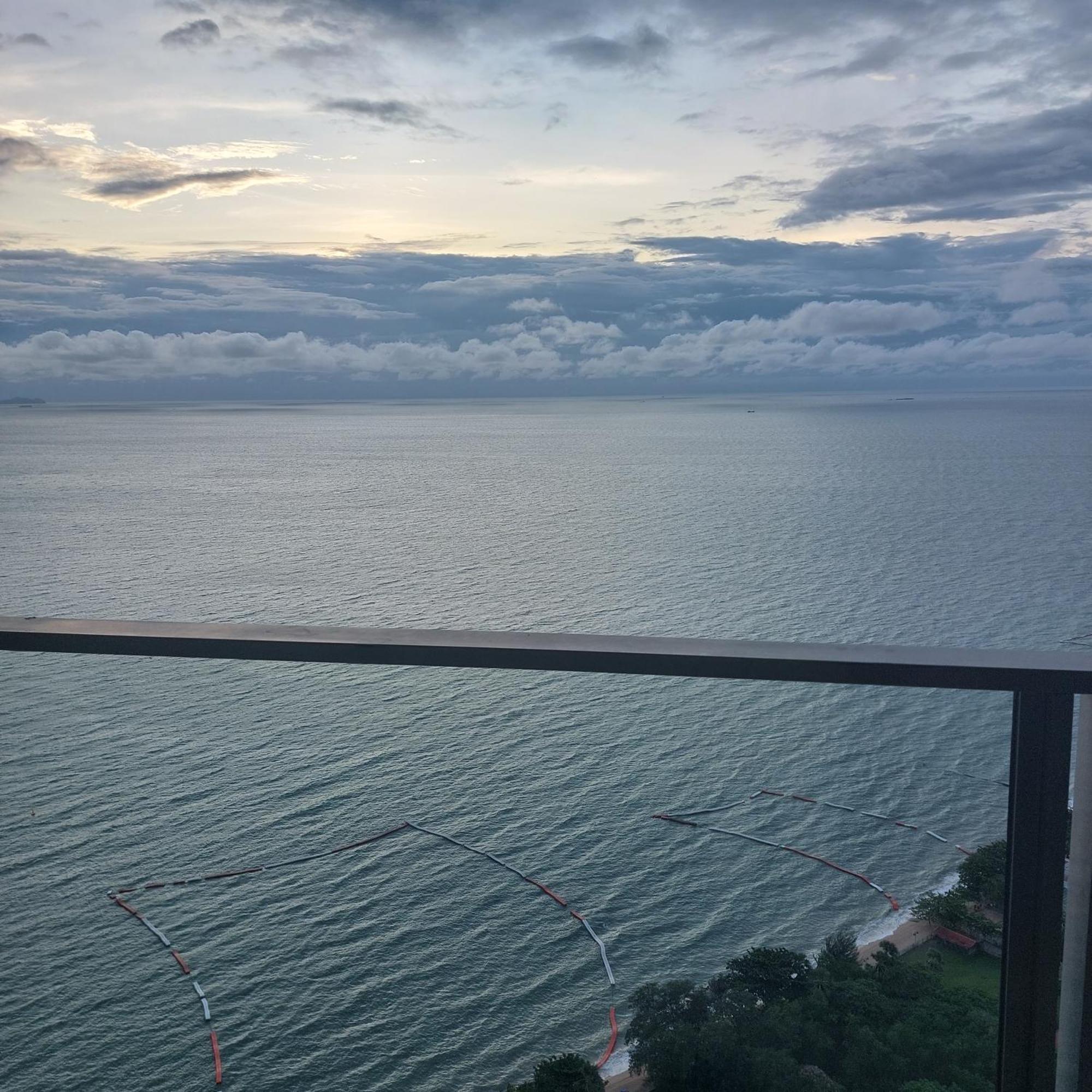 Sea View Apartment In Pattaya Buitenkant foto